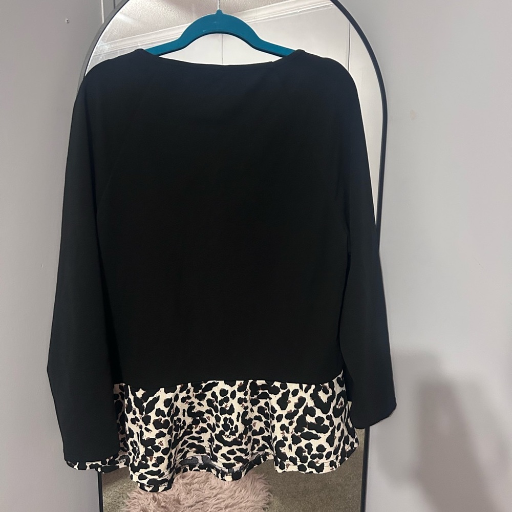 Stylish Black and tan Leopard Print Women's Top - Picture 6 of 6